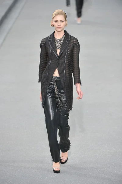 Look 28